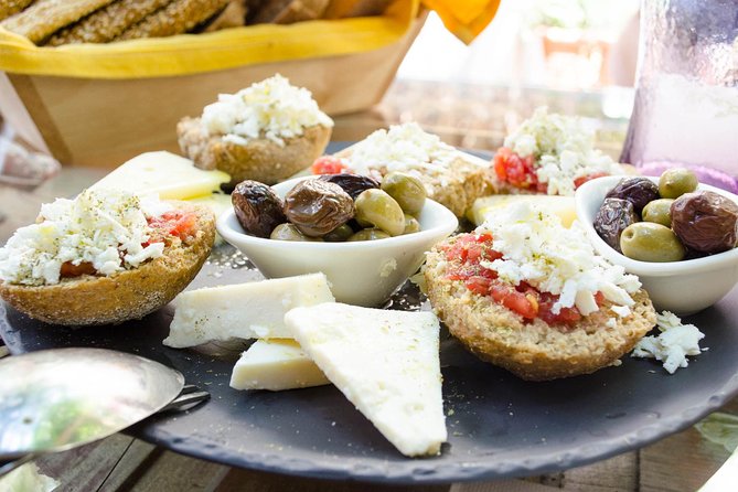 12 Tastings of Heraklion city - walking culture tour - Food tastings + historic center sightseeing: the balance is smart