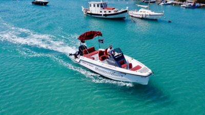Agios Nikolaos: Private Boat Cruise with Soft Drinks - Choosing your boat: motorboat vs RIB (and what that means in practice)