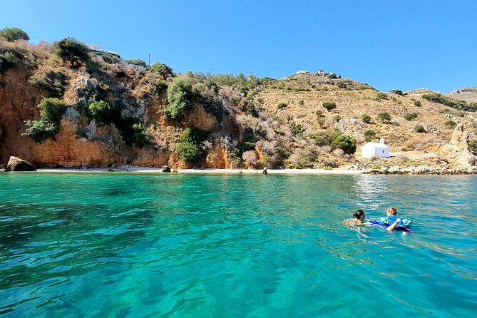 Chania: Boat Rental Almyrida - Stop 1: Ombros Gialos Beach for a first swim and settle into the day
