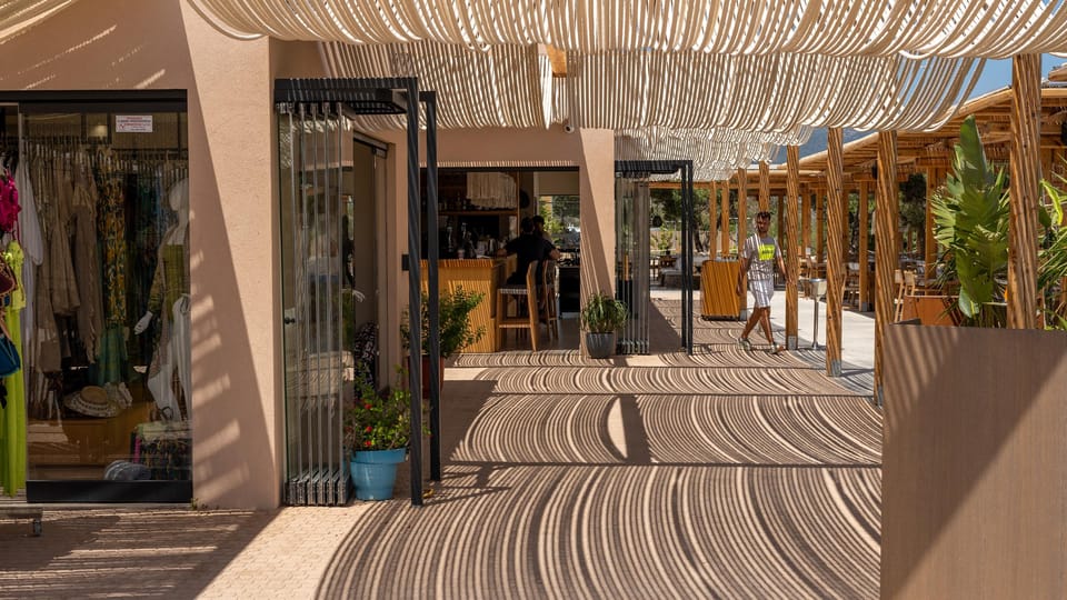 Crete: Full-Day Tour to Voulisma Beach - On-site comfort: bars, taverns, and a family-friendly vibe