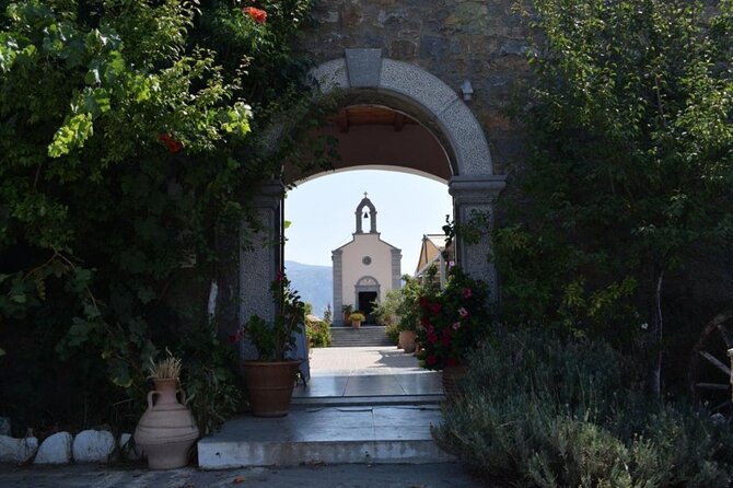 Crete in a Day: Knossos, Soap Workshops, Olive Oil & Wine Tasting - Lunch and transportation: what makes the day feel easy (and what doesn’t)