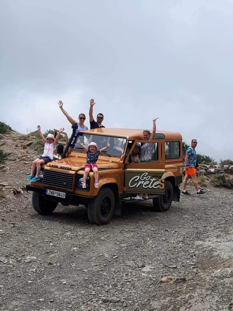 Crete: Jeep Safari Wine & Olive Oil testing Shepherd's House - Getting picked up and moving like locals