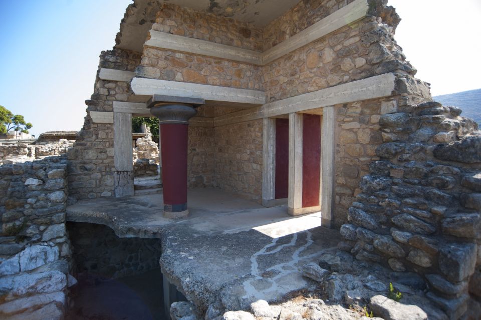 Crete: Knossos Palace and Museum Skip the line Guided tour - The Archaeological Museum of Heraklion: What the Museum Adds