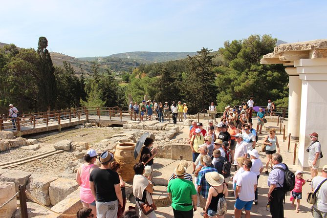 Crete Minoan Discovery Tour with Knossos Palace, Heraklion, and Live Dance Show - King Minos 3D show with live dance and Minoan appetizers