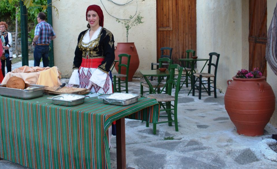 Crete: Traditional Dance Show and Buffet Dinner with Wine - The buffet dinner with local wine: what you can expect on your plate