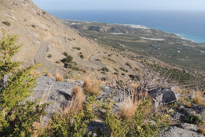 Discover The Secrets Of The Southern Crete Jeep Safari tour - Food and drink: lunch by the sea (with free-flow local wine)