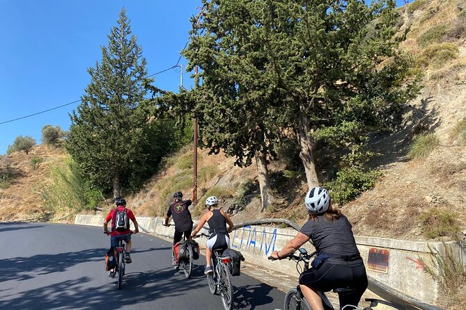 E-Bike Tour with Wine Tasting in Dafnes, Heraklion - Stop 5: Siva wine tasting with cheese, rusks, and olives