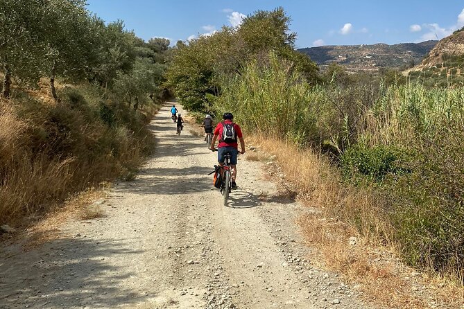 E-Bike Tour with Wine Tasting in Dafnes, Heraklion - The first miles: city traffic to quiet country roads