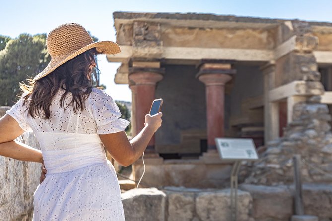 E-Ticket & Audio Tour for Knossos Palace: Unlock Minoan Majesty - Why Knossos Works Best as a Self-Guided Audio Walk