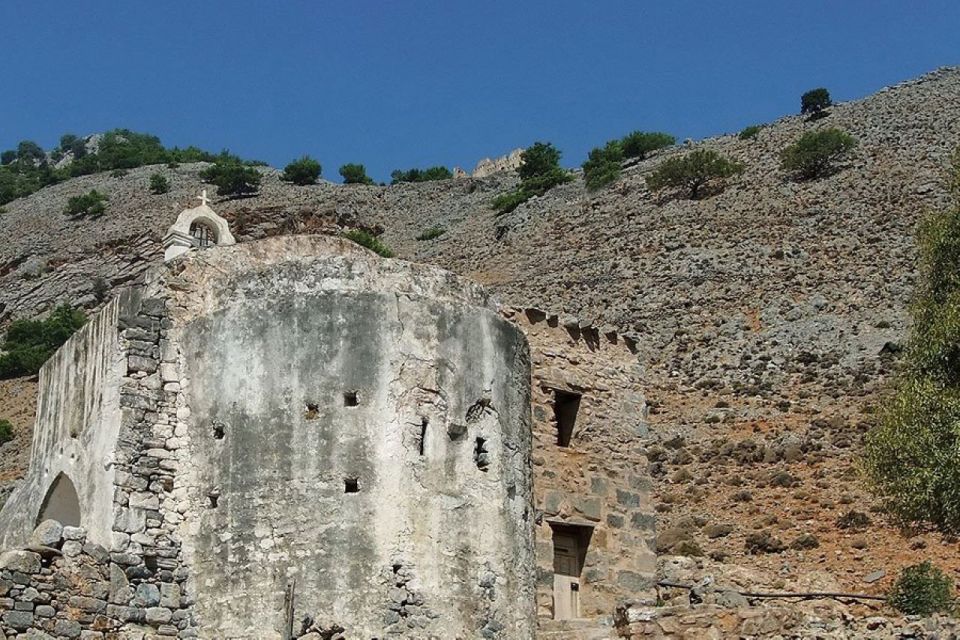 From Agia Galini/Matala: Samaria Gorge Hiking Tour - Guide and group experience: what “good” looks like