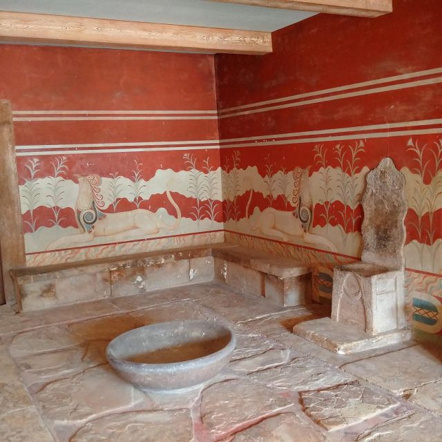 From Heraklion: Knossos Palace Entry Ticket and Private Tour - The Palace and Labyrinth Walk: myths you can place in space