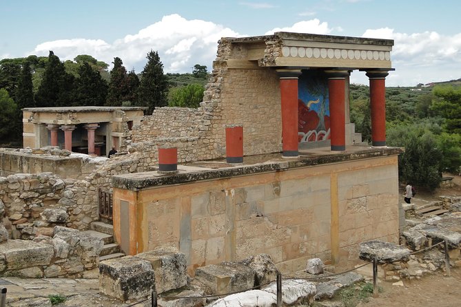 Full-Day Knossos And Heraklion Tour From Chania - Comfort and group size: what the coach day feels like
