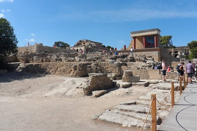 Full-Day Knossos and Heraklion Tour from Chania and Rethymno - Heraklion Old Town: a square-and-harbor introduction, not a museum marathon