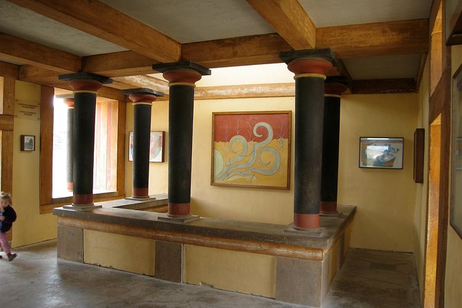Full-Day Knossos And Heraklion Tour From Chania - Stop 1: The Palace of Knossos and what a “guided” visit means in practice