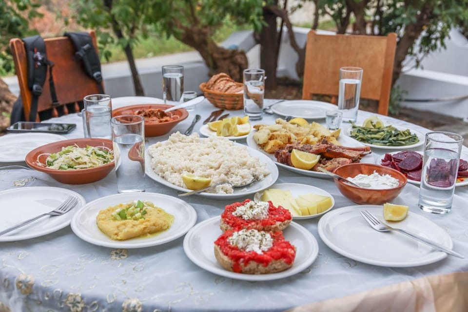 Heraklion City: Greek Food Tasting Walking Tour - How this tour fits different types of travelers