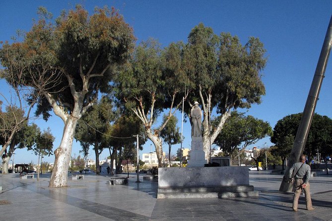 Heraklion city Walking & Tasting tour (Stroll downtown) - Your tastings: olive oil, tea, kalitsounia, raki, and raki meze
