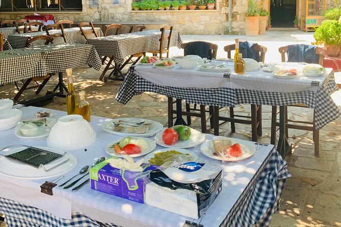 Heraklion: Cretan private cooking lesson with lunch in Arolithos - Who this private cooking lesson suits best
