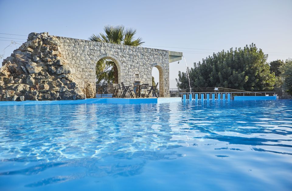 Heraklion Crete: Cretan and Greek Dance Lesson at Arolithos - Who should book this Cretan dance lesson (and who should skip it)