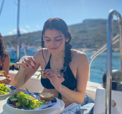 Heraklion: Dia Island Sailing Cruise with Snorkeling - Half-day vs full-day: what changes in meals, bays, and swim time