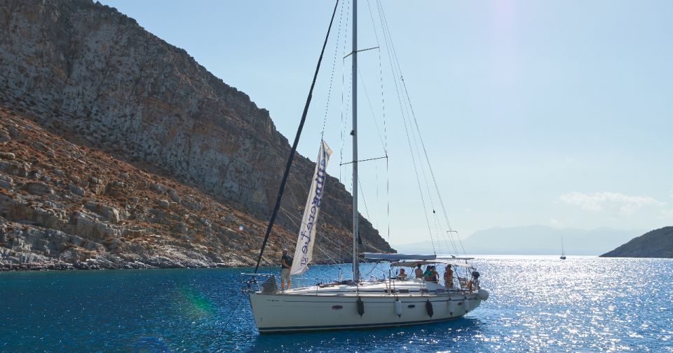 Heraklion: Dia Island Sailing Cruise with Snorkeling - Food and drinks on deck: Greek comfort, plus wine and raki
