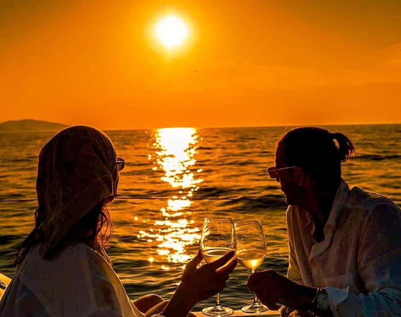 Heraklion: Dia Island Sunset Boat Tour with Dinner - Meeting at Old Anchor and getting set for a smooth departure
