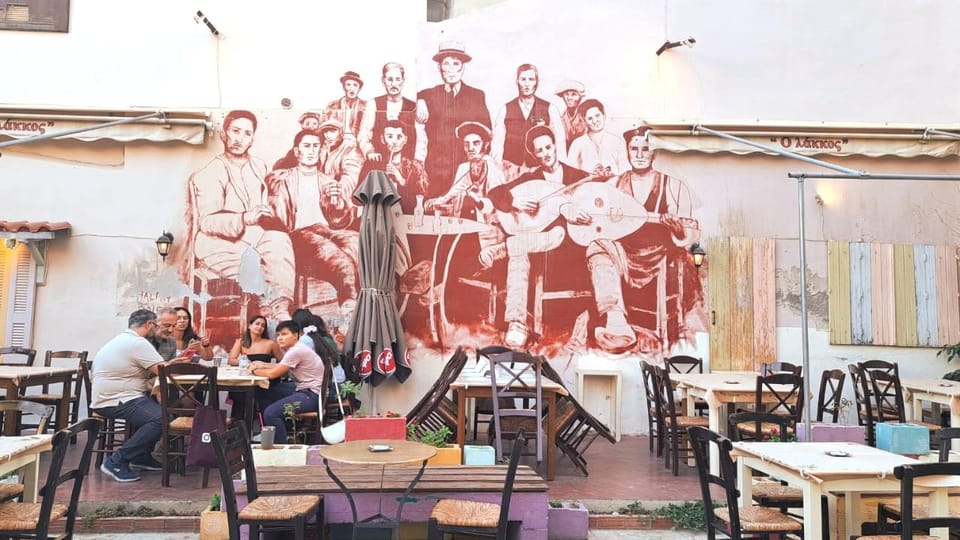 Heraklion: Family Zorba Treasure Hunt with Food Stop - Port to technology: the first clues start fast