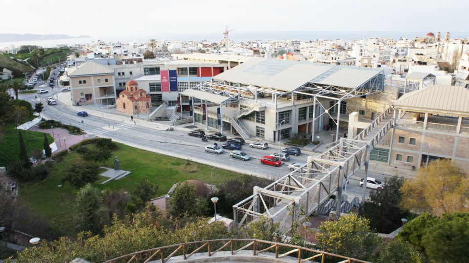 Heraklion: Family Zorba Treasure Hunt with Food Stop - The local bakery stop: kaltsounia and a real break