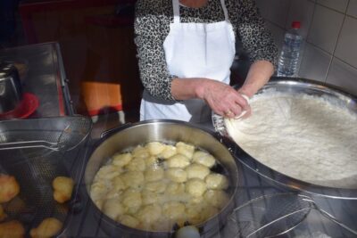 Heraklion: Gourmet Flavours Walking Tour - 3 hours of tastings: bougatsa, kalitsounia, dolmades, dakos, and raki
