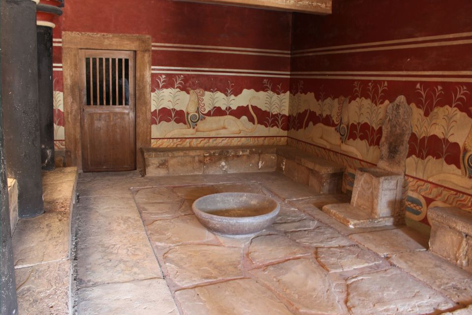 Heraklion, Knossos & Minoan Culture Show - The Heraklion Old Town Walk: Morosini Fountain to St. Mark’s Basilica