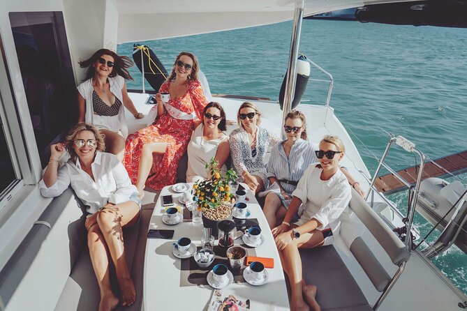 Heraklion: Private Catamaran Cruise to Dia with Meal & Drinks - Drinks on Board: Unlimited Beer and Local Wine for Adults