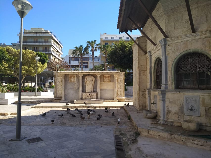 Heraklion: Sightseeing Tour with Greek Meze - Central Market with local context (and a smarter way to eat)