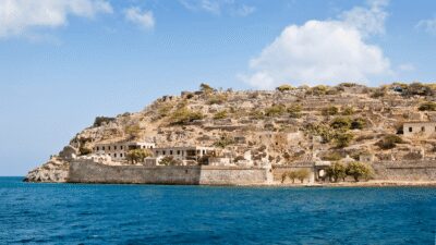 Heraklion: Spinalonga and Agios Nikolaos Cruise with Lunch - Spinalonga on the Clock: Seeing a Leper Colony With a Guide