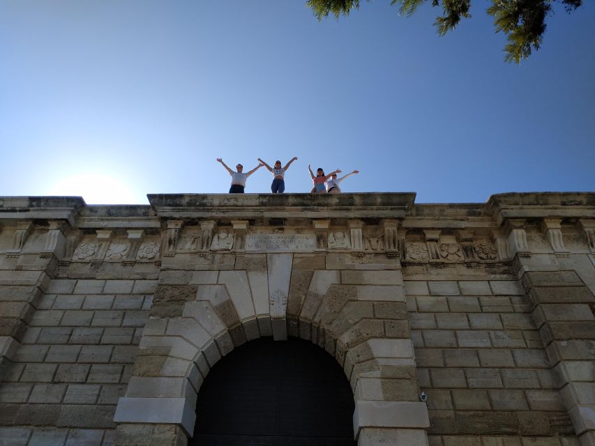 Heraklion: Walking city tour & Wine tasting - Kornarou Square to Morosini Lions Fountain: classic Heraklion, paced for photos