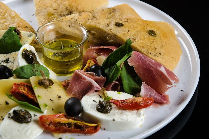 Kleanthi Olive Farm: Guided Tour with Local Delicacies Tasting - The Tasting Table: Extra Virgin Olive Oil Paired With Cretan Comfort Foods