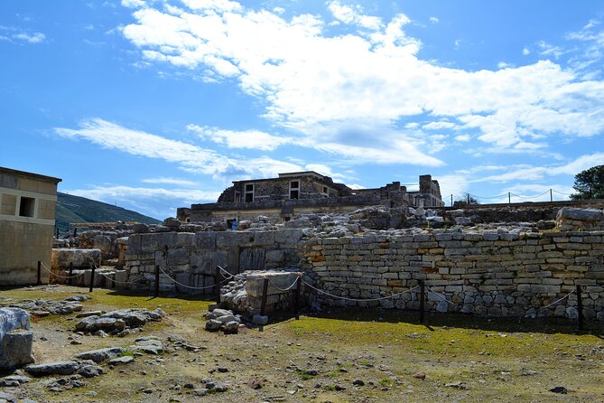 Knossos & Archaeological Museum Shared Guided Tour from Chania - A walk in Heraklion: Venetian, Byzantine, and everyday city life