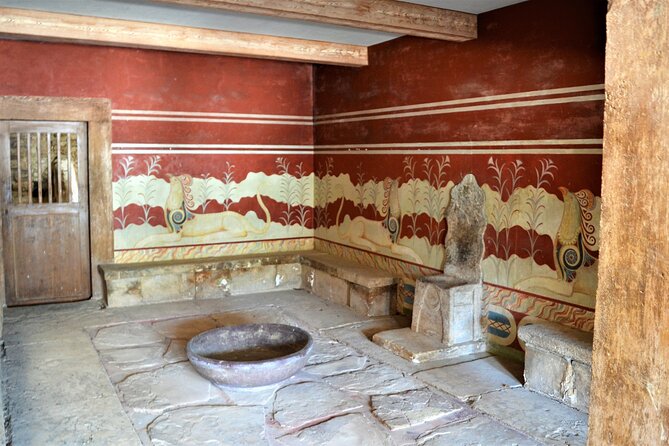 Knossos & Archaeological Museum Shared Guided Tour from Chania - The small-group difference: leaders, pace, and bus extras