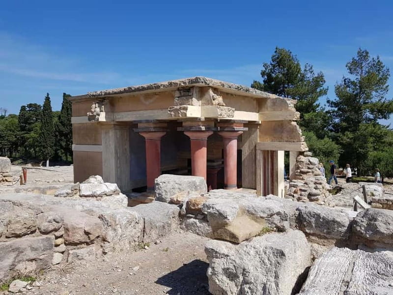 Knossos Palace and Pottery experience. Excursion Safari - Entering Knossos Palace: What you should look for