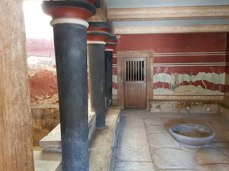 Knossos Palace and Pottery experience. Excursion Safari - Lunch with wine or water: the break that actually counts