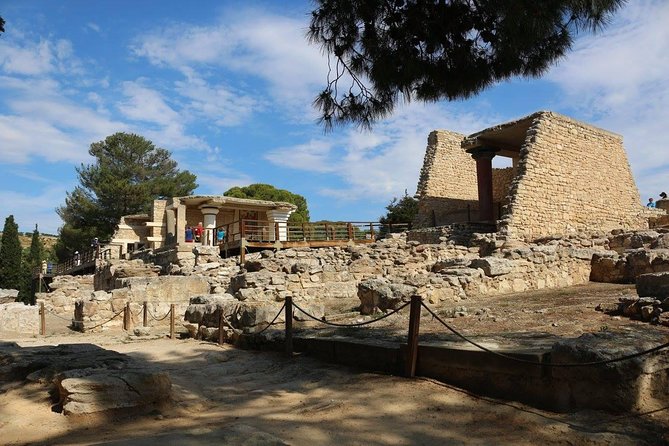 Knossos Palace Guided Walking Tour - Small-group pacing, headsets, and handling crowd pressure