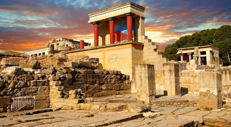 Knossos Palace & Heraklion City Tour From Heraklion - Minotaur, labyrinth, and the balance between story and facts