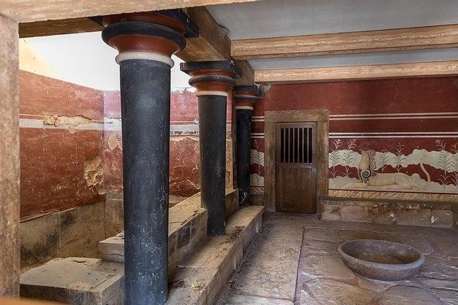 Knossos palace (Last minute booking - Skip The Line Ticket) - Why Knossos feels different with a licensed guide