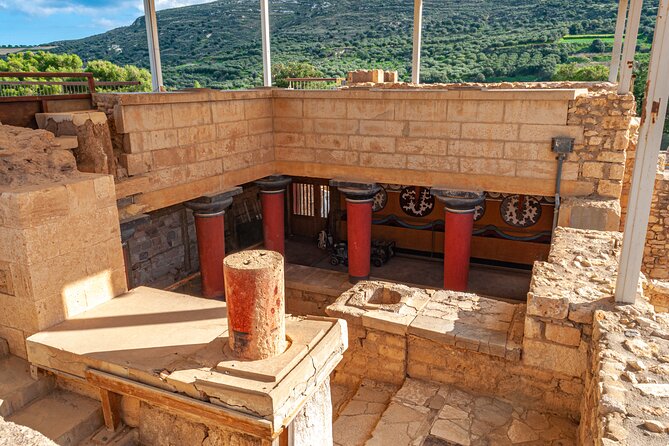 Knossos Palace Private Walking Tour - What you’re really buying: a guide who keeps the story moving