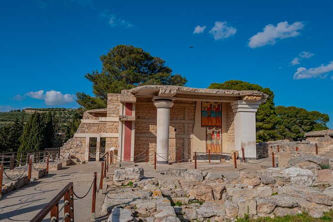 Knossos Palace Private Walking Tour - Price and value: $319.39 per group, plus the entrance ticket