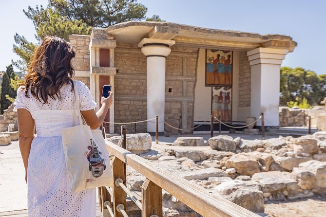 Knossos Palace: Self-Guided Audio Tour on your Phone (without ticket) - Offline audio on your phone: the “don’t get lost” advantage
