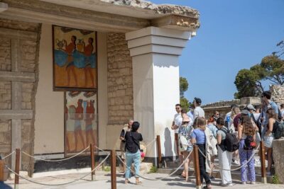 Knossos Palace Self-Guided Treasure Hunt & Tour - Starting at Knossos: how the app-led experience works