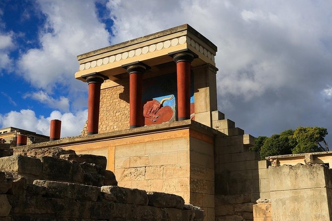 Knossos Private Full-Day Tour from Heraklion with Pick Up - Driver vs. Official Guide: Set Expectations Early