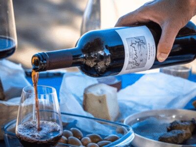 La Canée : dégustation de vins en français - Mezze breaks up the pours, and keeps it truly Greek