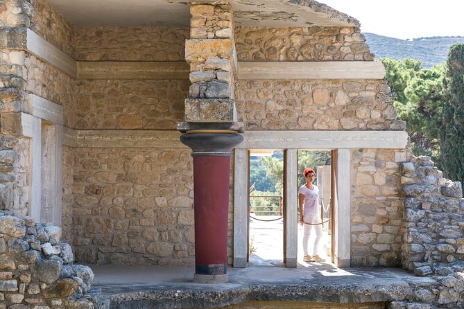 Labyrinth of Knossos Skip-the-Line Ticket with Tour Guide - Timing tips: morning visits and photo sanity