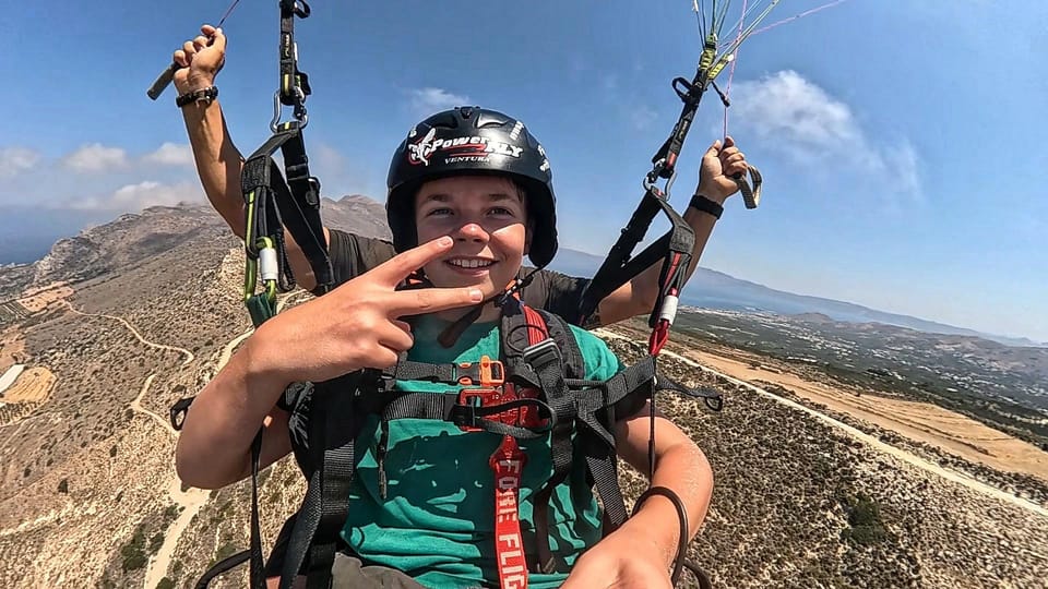 Paragliding in Chania - When the wind changes: how the operation protects your experience