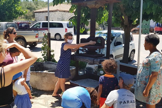Pottery - Honey & Olive Oil experience - Paraschakis Olive Oil in Melidoni: What You Actually Get